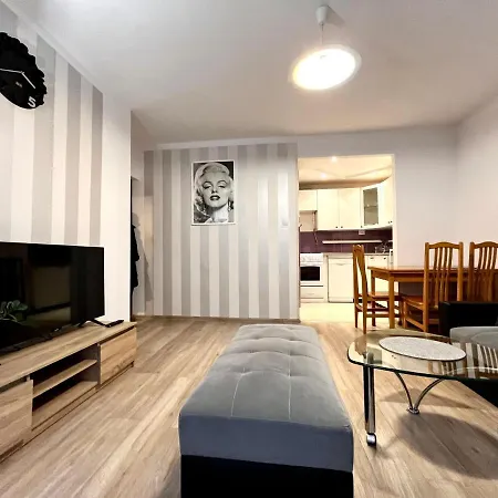 Apartament Charmig *